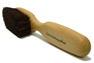 madagascar_brush_valentino_garemi-min_2e23b50e-1ce7-49fb-98ae-8ee5603231ab.png