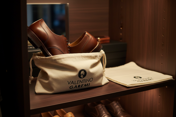 shoe_storage_bag_natural_cotton_editorial.png